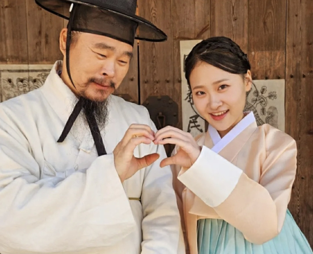 심수봉 '<b>공개 저격</b>' 사과했지만…<b>김봉곤</b> "막내딸 김다현, 아직은 시무룩...
