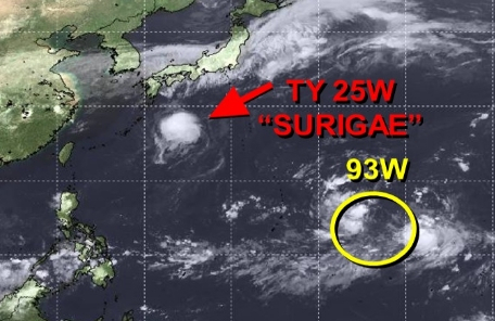 미국 합동태풍경보센터(JTWC,Joint Typhoon Warning Center) 감시 93W 열대요란(향후 27호 태풍 초이완 발달 가능성)과 그 위 소멸 수순에 든 26호 태풍 수리개 위치.JTWC 홈페이지