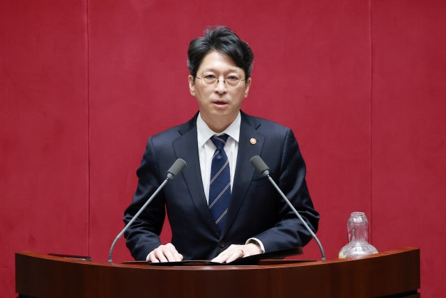 <b>TK신공항</b> <b>건설</b> 두고 국토부 장관, "주도적 역할엔 한계"