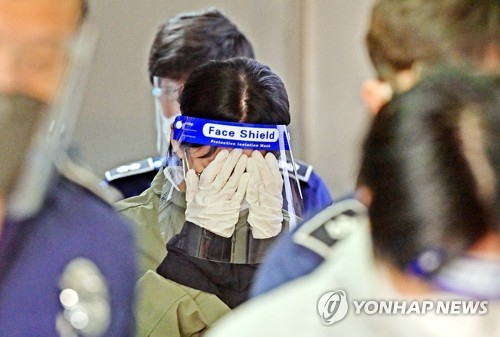 2022년 4월 19일 이은해가 구속 전 피의자 심문을 받기 위해 인천지방법원으로 들어서고 있다. 연합뉴스