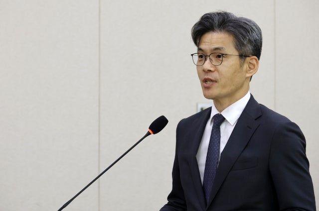 與 '조국' 꺼내며 따지자…서울공소청장 "한동훈 수사, 국민 눈높이 안...