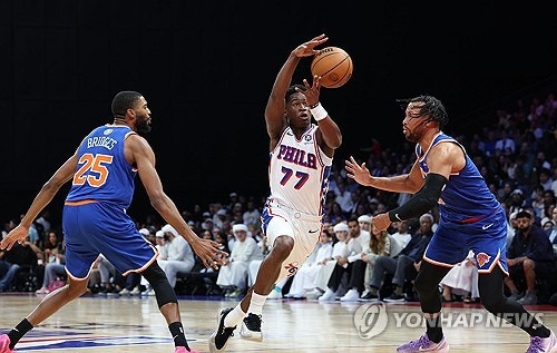 사막에서 펼쳐진 NBA 별들의 전쟁, 닉스 vs 필라델피아 아부다비 혈투