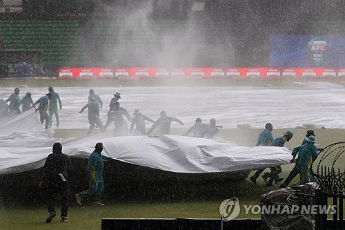 비 때문에 멈춰버린 파키스탄과 호주의 크리켓 혈투