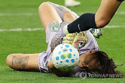 미국 여자 축구의 벽은 높았다, 브라질 골키퍼의 고군분투