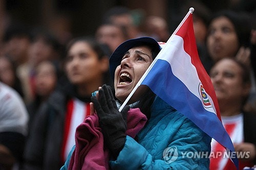 독일 상대로 투혼 보여준 파라과이 축구 팬들의 뜨거운 함성
