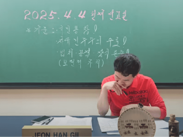 "국가적 모욕" vs "이제 봄"...<b>尹 파면</b>에 인플루언서 말·말·말