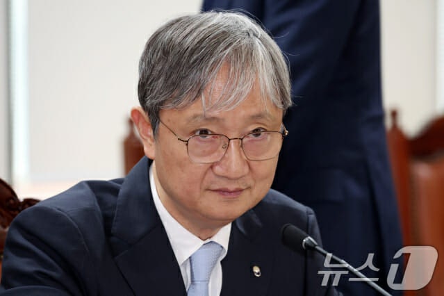 <b>이찬진 금감원장</b> "스페이스X 0주, 이해 안가"