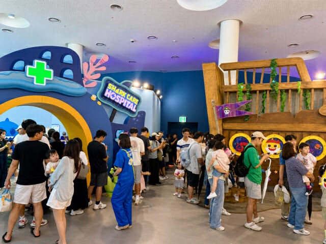 AI 입은 '아기상어' 통했다…개막 10일 만에 관람객 1만명 돌파