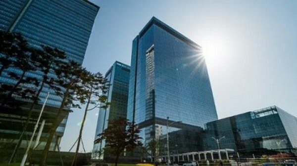 메모리 반도체주 급락…SK하이닉스 美 상장이 반등 열쇠 될까