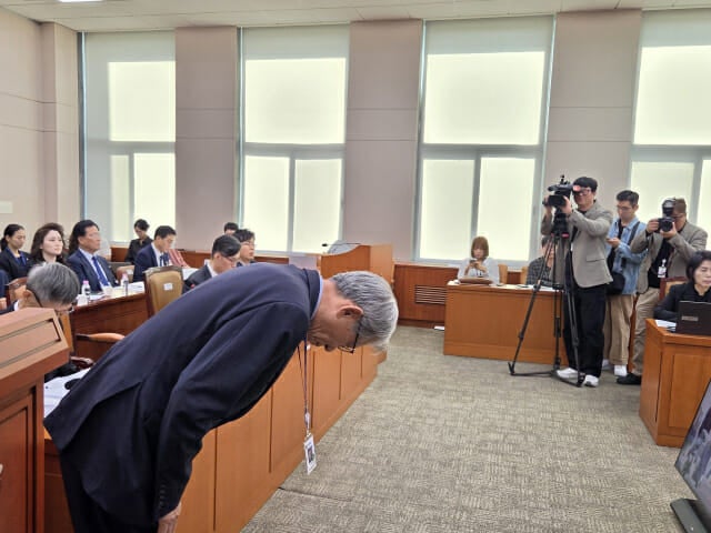 문체위 국감, <b>유홍준</b> 관장 사과에도 <b>사퇴 요구</b> 빗발쳐