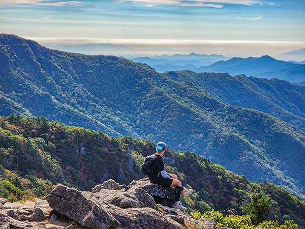 지리산을 산행 중인 임용우씨.