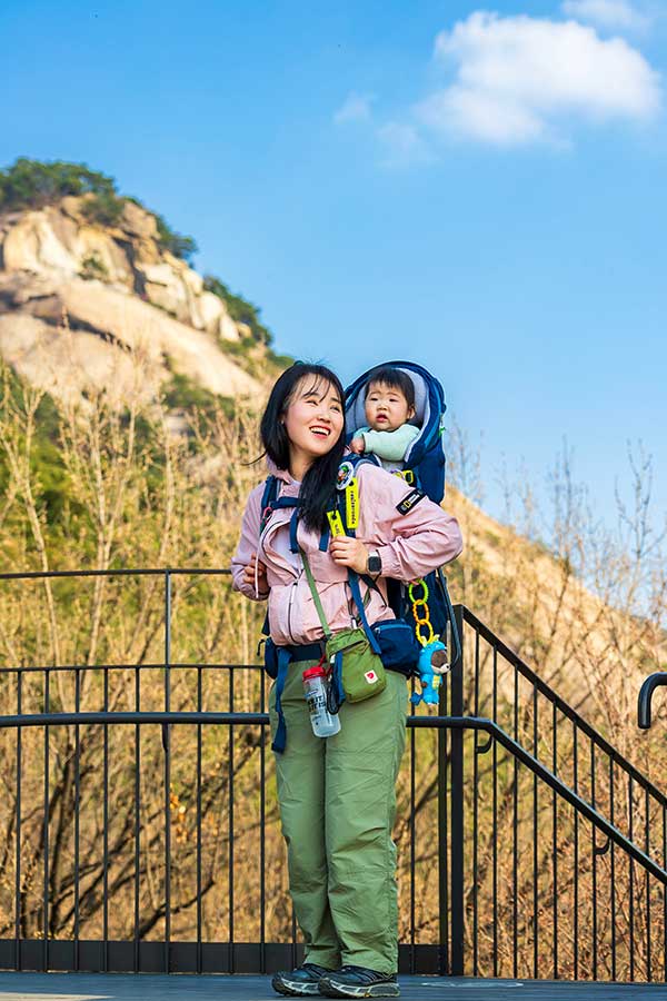 불암산 힐링타운 전망대에 도착했다. 서라가 불편하지 않은지 수시로 체크하며 산을 오른다. 
