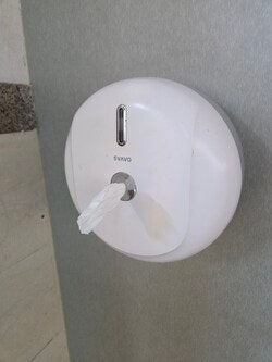 고속도로 휴게소에 비치된 휴지가 놀랍게도 남아 있었다!