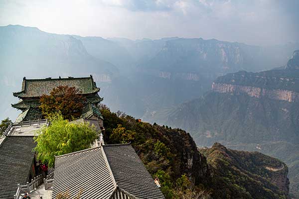 천계산 정상의 노야정.노자가 천계산에서 수행한 것을 기념해 지은 도교사원이다.