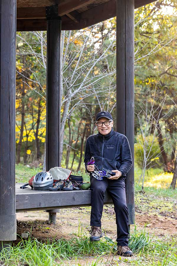 인천 영종하늘도시 근린공원에서 만난 조성환씨가 인터뷰 도중 미소를 짓고 있다.