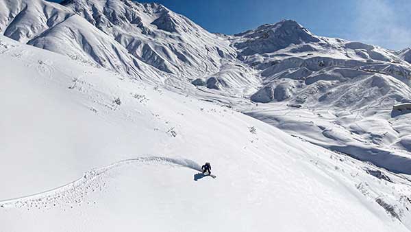 오쿠다이니치다케okudainichi 남쪽 사면 하단에 선을 긋고 있다.
