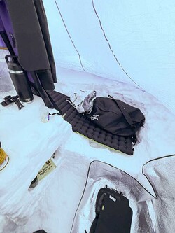 원정 중 캠핑을 오래 했다. 바닥 한기를 버티게 해준 니모 텐서 익스트림 매트.