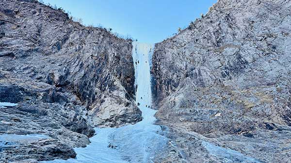 토왕성폭포 상단 전경.