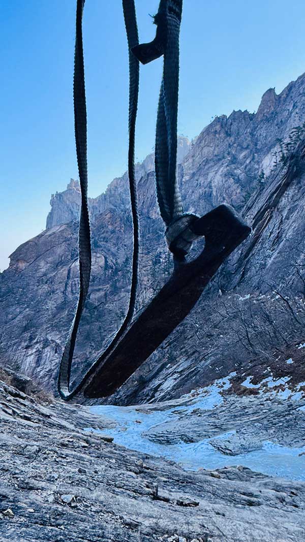 우벽에서 뽑혀 던져진 하켄. 집에 잘 보관하고 있다.