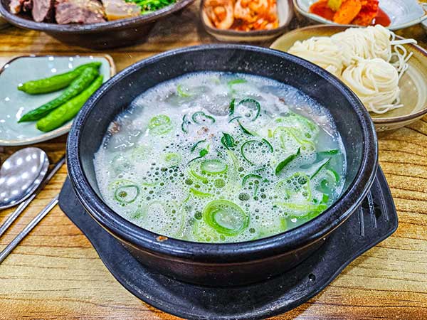 동적골가마솥곰탕.