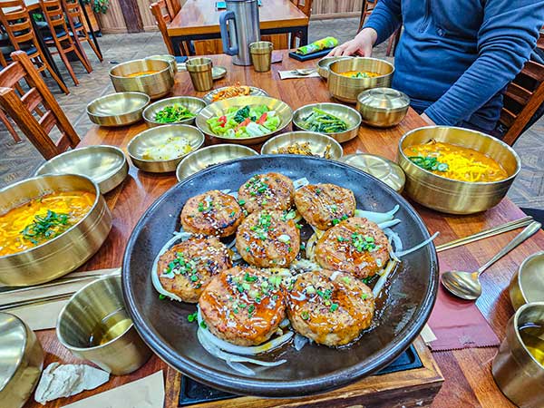 한식전문점 녹두꽃.