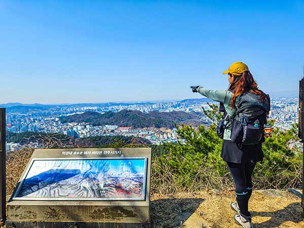 억경대에서 바라본 완주칠봉의 모습.