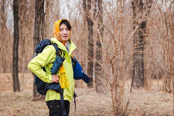 여의도한강공원에서 만난 신형수씨. 톡톡 튀는 패션 감각이 돋보인다.