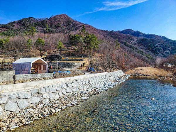 구재제1교 건너서부터 시작되는 신선남봉 들머리.