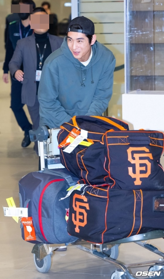 <b>이정후</b> "1480억, 나도 충격이었다"... SF '단장 한국 파견' 진심, 금액으로 보...
