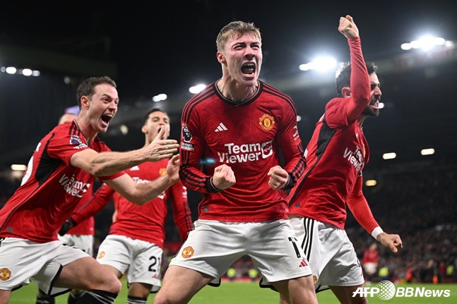 <b>맨유</b>, 0-2→3-2 <b>빌라</b>에 극적 역전승! 5경기 만에 이겼다... 호일룬 EPL 데뷔골...