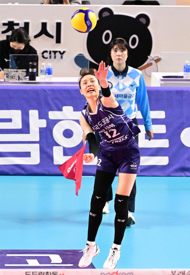 '서브퀸'의 줄어든 위력, '과도기 문정원'은 자신감과 사투 중입니다