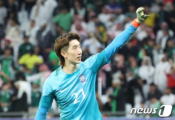 '빛현우' <b>조현우 16강</b> 베스트 11 등극! '환상 PK 2회 선방' AFC 인정받았다 [...