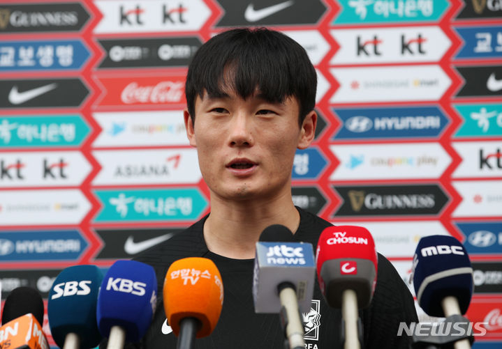 '발목 부상 불운' <b>엄원상</b>, 황선홍호 낙마했다... 윙어 <b>송민규</b> '대체 발탁' [공...