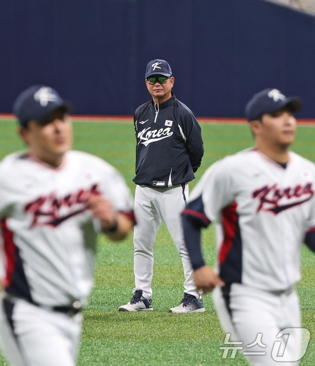 1경기 잡아줄 투수가 안 보인다, 4번 타자는... 한숨 쉰 류중일 대표팀 감독 &apos;출발부터 부상자 발생 악재까지&apos;