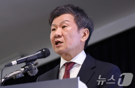 [벳조이]50억 내겠다 정몽규, 대한축구협회장 선거 하루 전 기부 선언 축구종합센터 위해 재정적 기여