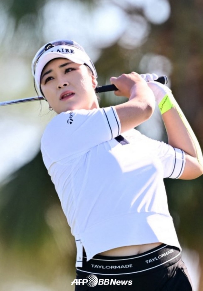 '아!' 윤이나, 꿈의 LPGA 데뷔전에서 '컷 탈락' 아픔... 고진영은 2R부터 단독 선두→1년 9개월만 우승 도전 [파운더스컵]