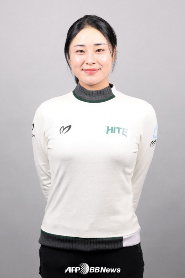 '아!' 윤이나, 꿈의 LPGA 데뷔전에서 '컷 탈락' 아픔... 고진영은 2R부터 단독 선두→1년 9개월만 우승 도전 [파운더스컵]