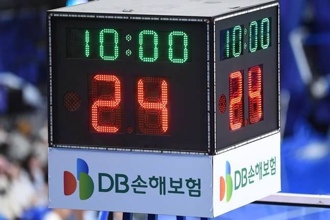 'LG가 이겨서 망정이지...' 치열한 2위 경쟁 속 어이없는 '샷클락 리셋 ...