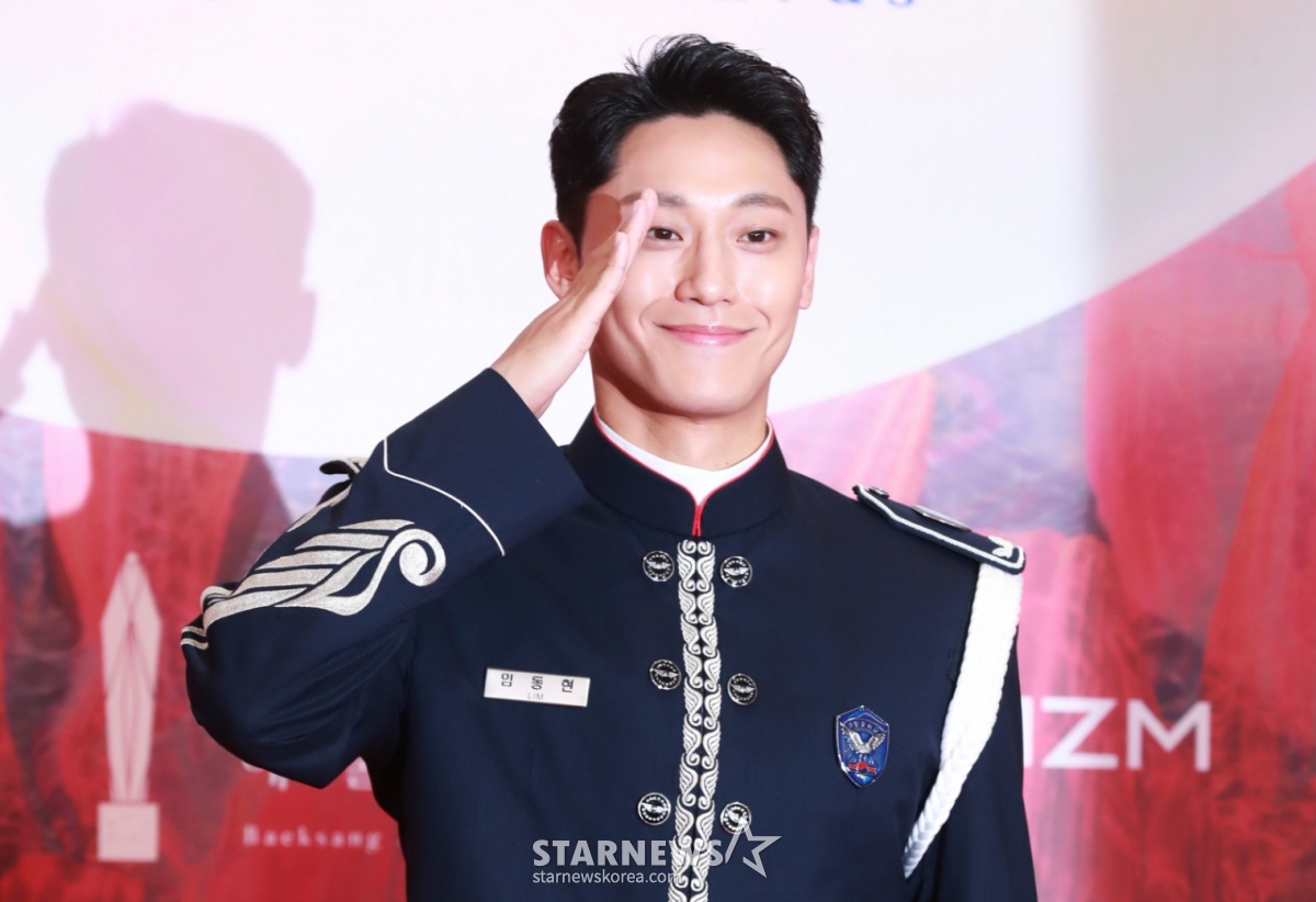 <b>이도현</b>, <b>임지연</b> 없이 홀로 <b>전역</b> 신고..'애정전선은 이상 無' [스타이슈...