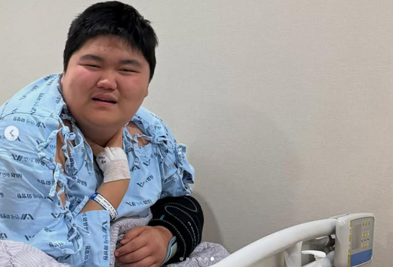 <b>오윤아</b>, 이혼 후 혼자 키운 <b>발달장애</b> 子 <b>수술</b> 근황.."팔 또 부러져"