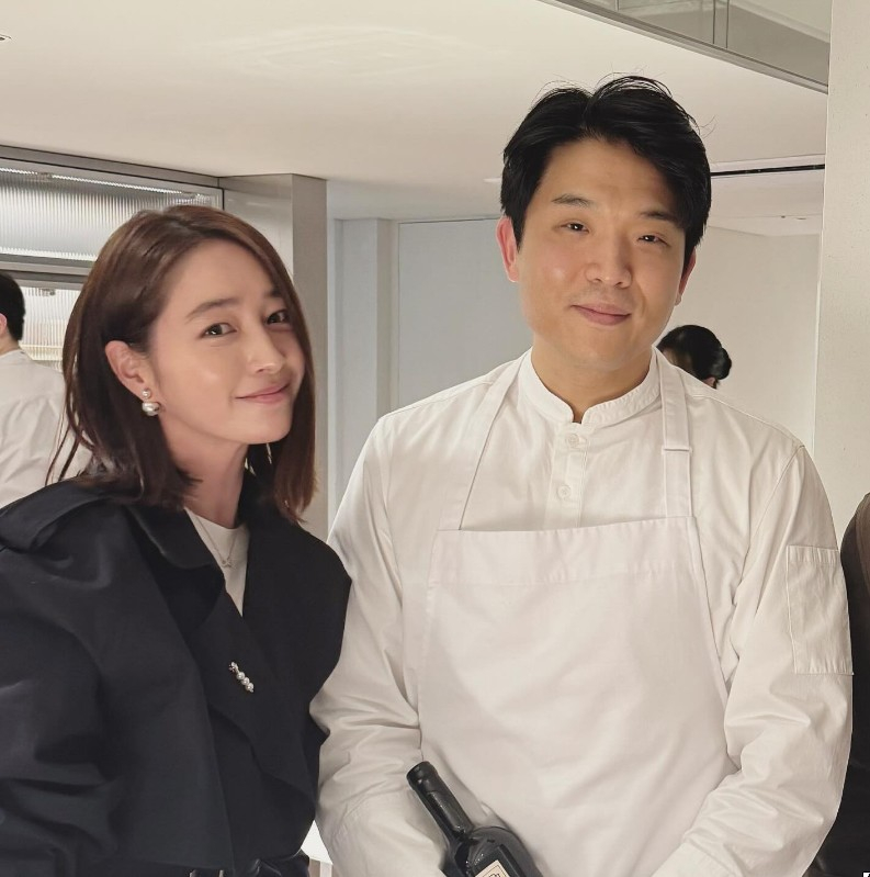 "BH 잘랐어요" <b>이민정</b>, <b>안성재</b>와 투샷..남편 이병헌은 삭제