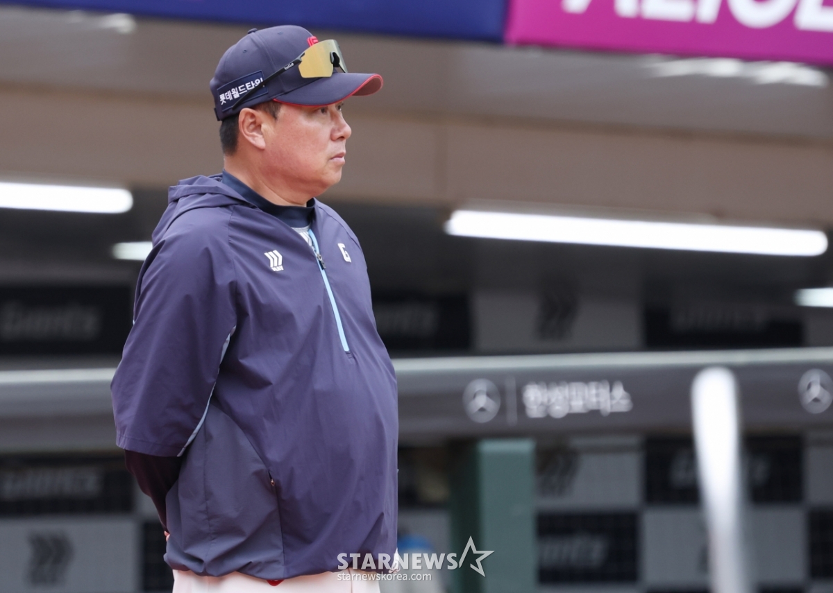 [포토] 상념에 잠긴 <b>김태형 감독</b>