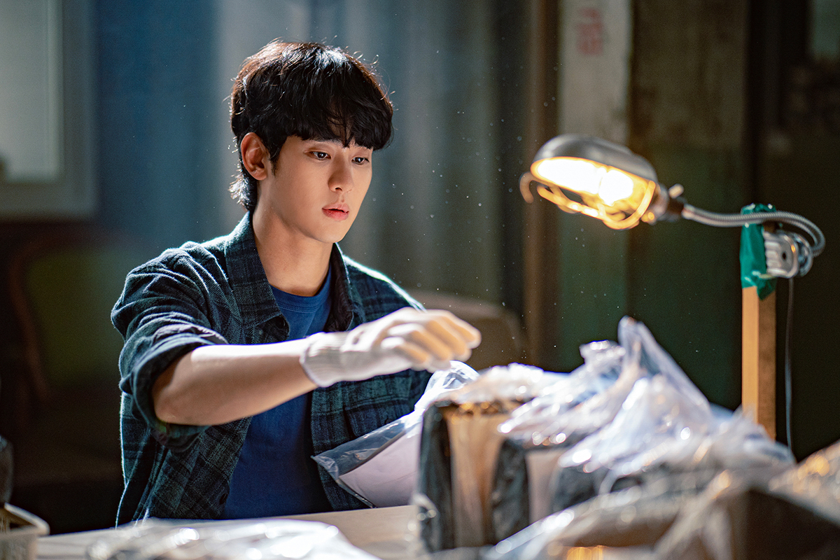 "<b>김수현</b> '넉오프', 공개 보류 여전"..위약금엔 답변 無 [<b>디즈니</b>+ 오픈하...