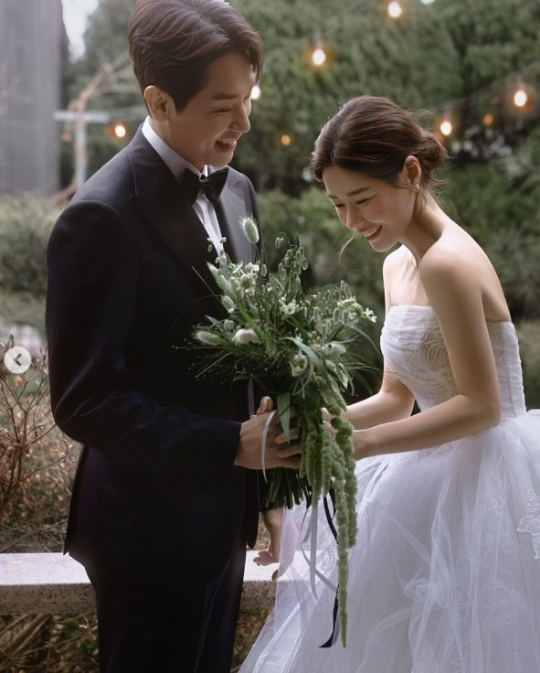 '6월 결혼' <b>박하나</b>, <b>김태술</b>과 미소가 절로 나네 "닮아가는 우리"