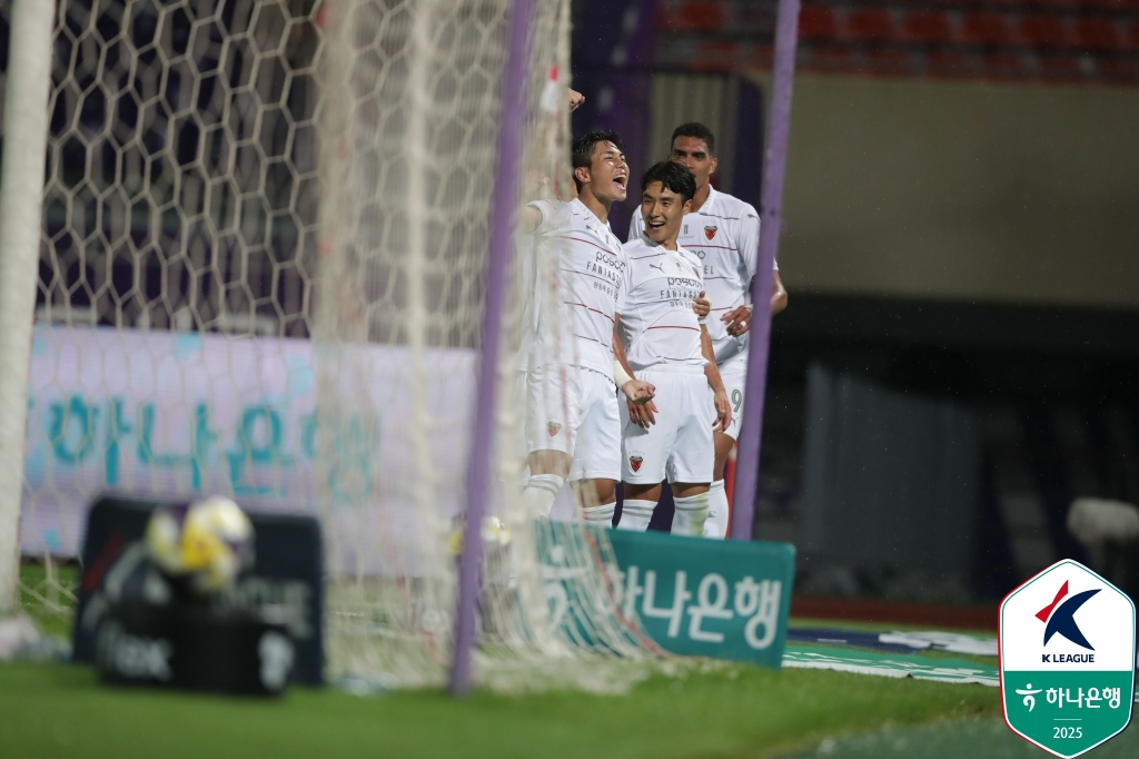 '<b>구단주</b> 기자회견 <b>논란</b>' <b>안양</b>, 분위기 못 바꿨다... 홈에서 포항에 0-2 완...