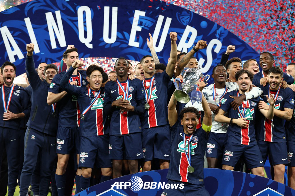 'SON처럼' <b>이강인</b>도 '<b>태극기</b> 세리머니' 펼쳤다! PSG 리그·컵대회 '더블...