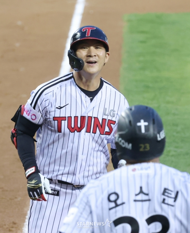 '2위도 위태롭다' 폰세 앞세운 한화, 안치홍 7번·DH 선발 출격... '오지...