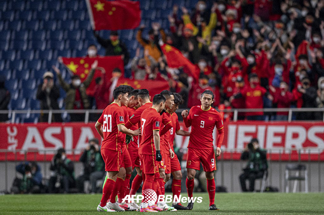 "日, <b>월드컵</b> 예선 사실상 포기" 中 황당 주장, 대표팀 주전 제외 두고 '...
