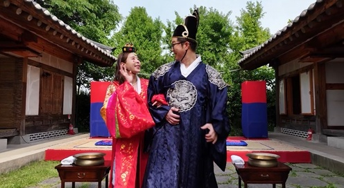 "역사적 첫 뽀뽀"..<b>지상렬</b><b>신지</b>, <b>결혼식</b> 현장 전격 공개 [살림남]