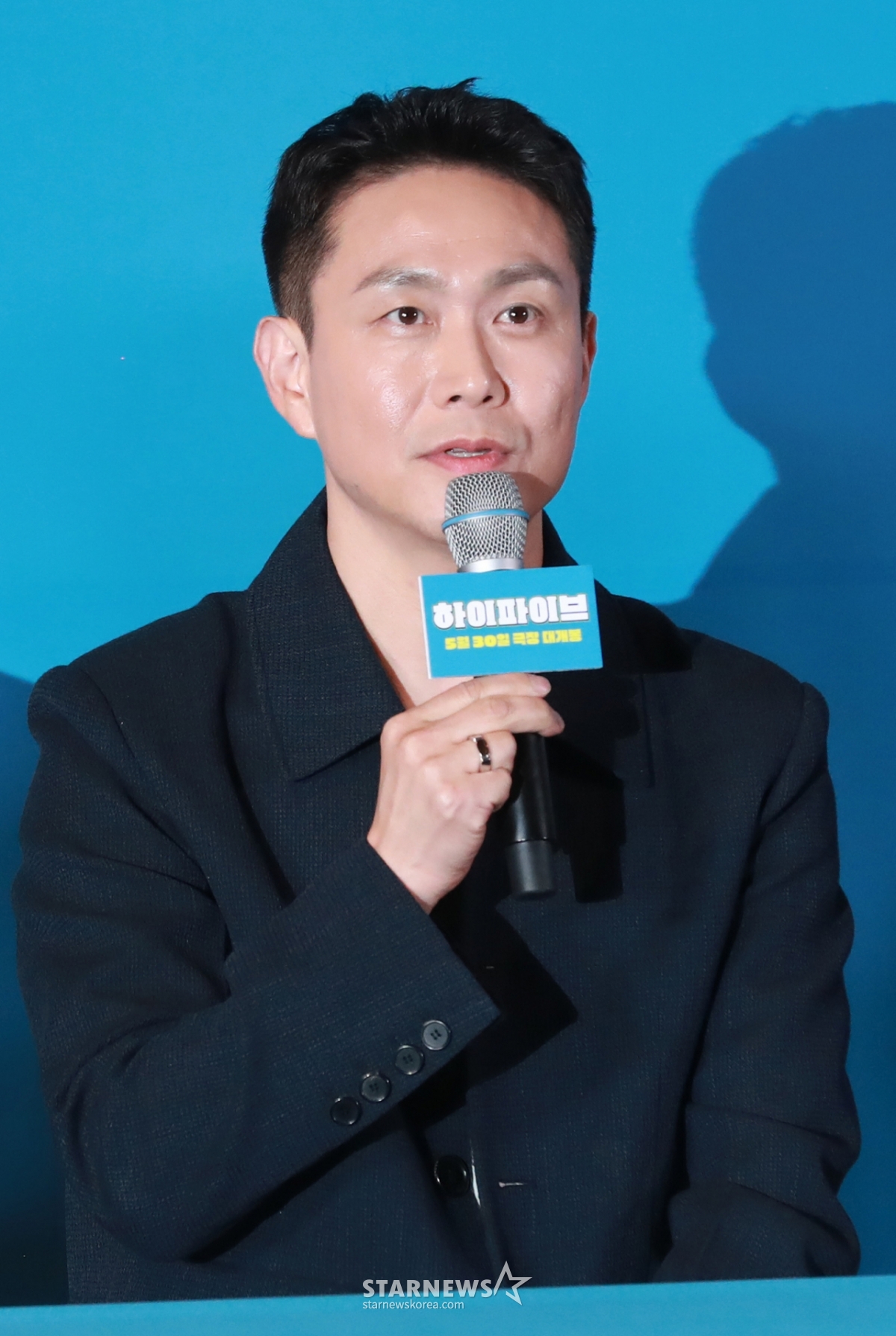 '아이유 새아빠' <b>오정세</b>의 大반전 두 얼굴..박보검 '굿보이'서 살벌 <b>악역</b>